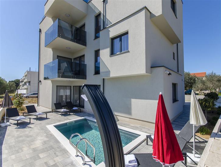 Apartments Luxury Villa V2 with rooftop