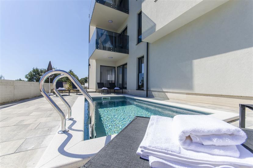 Apartments Luxury Villa V2 with rooftop