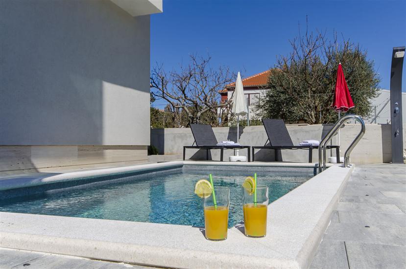 Apartments Luxury Villa V2 with rooftop