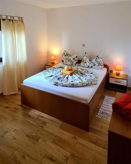 Apartment A1, for 5 persons