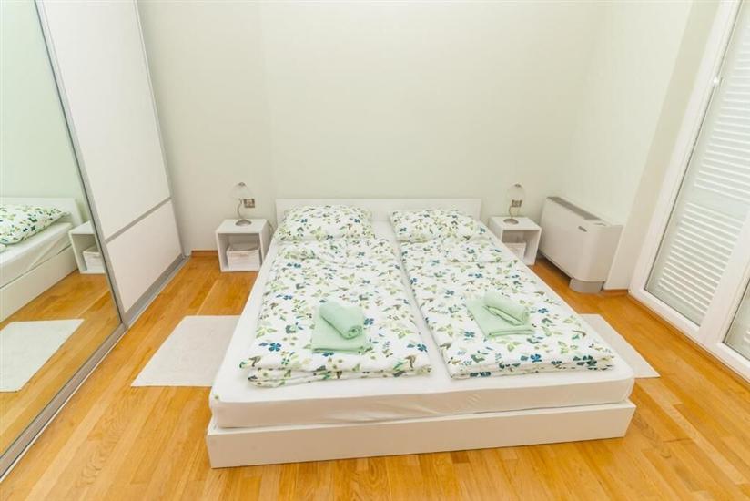 Apartment A2, for 6 persons