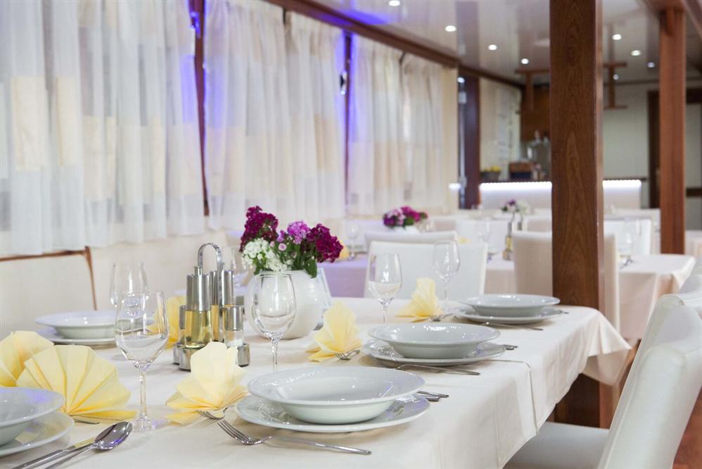 Spl-Restaurant-Lobby-9