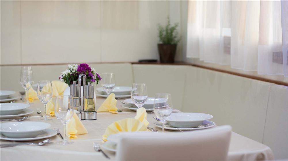 Spl-Restaurant-Lobby-12