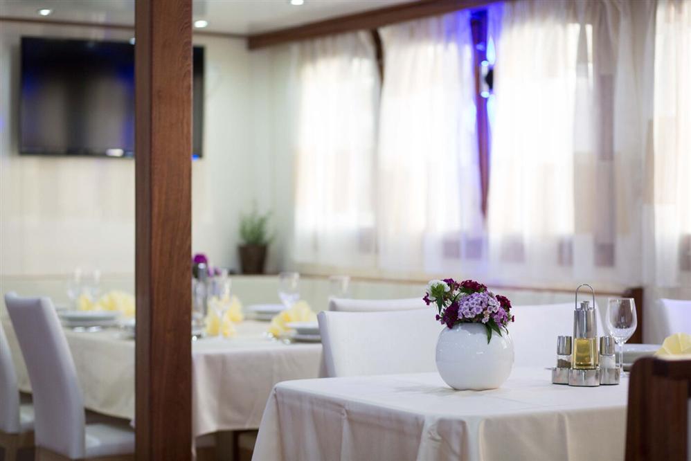 Spl-Restaurant-Lobby-13