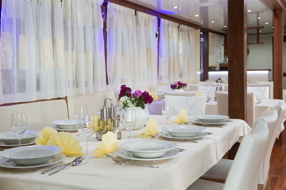 Spl-Restaurant-Lobby-15