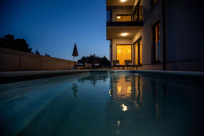 Apartments Luxury Villa V2 with rooftop