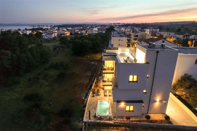 Apartments Luxury Villa V2 with rooftop