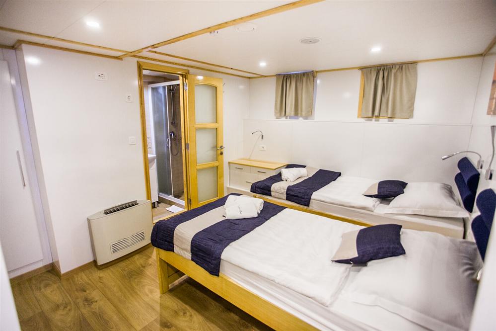 CB-Cabins-Standard-4