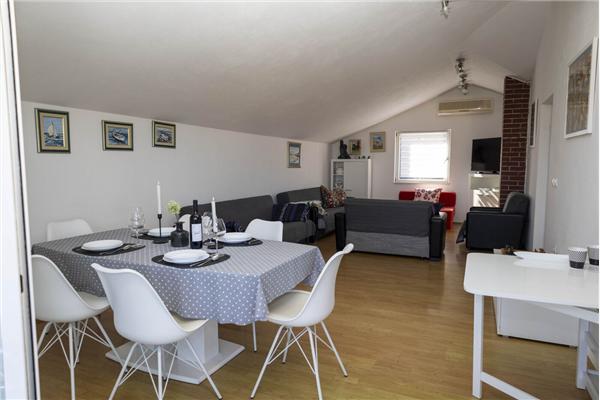 Apartment A3, for 9 persons