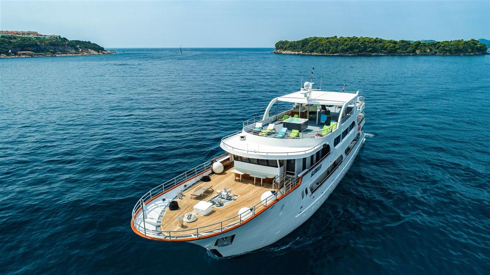 MS-Summer-deluxe-small-cruise-ship