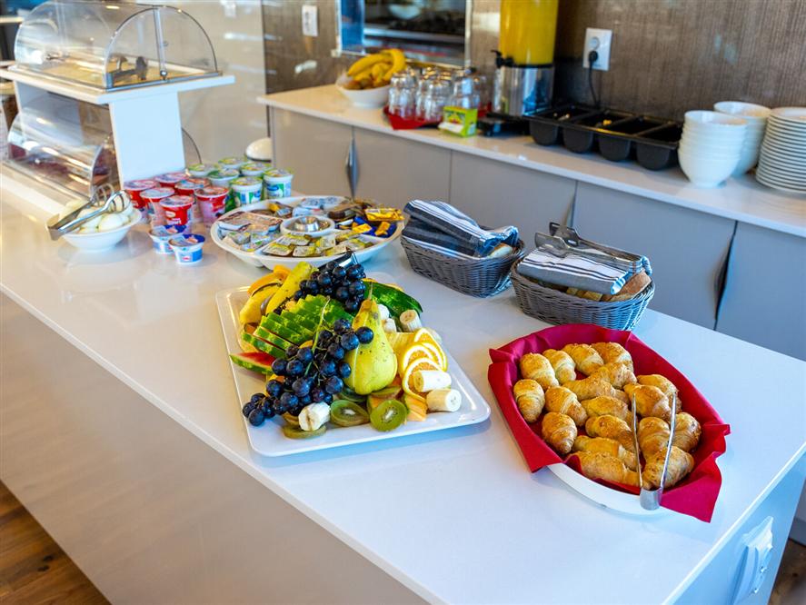 Sum-Restaurant-Lobby-7