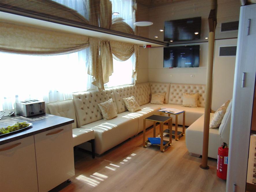 Inv-Restaurant-Lobby-8