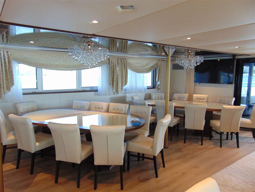 Inv-Restaurant-Lobby-13