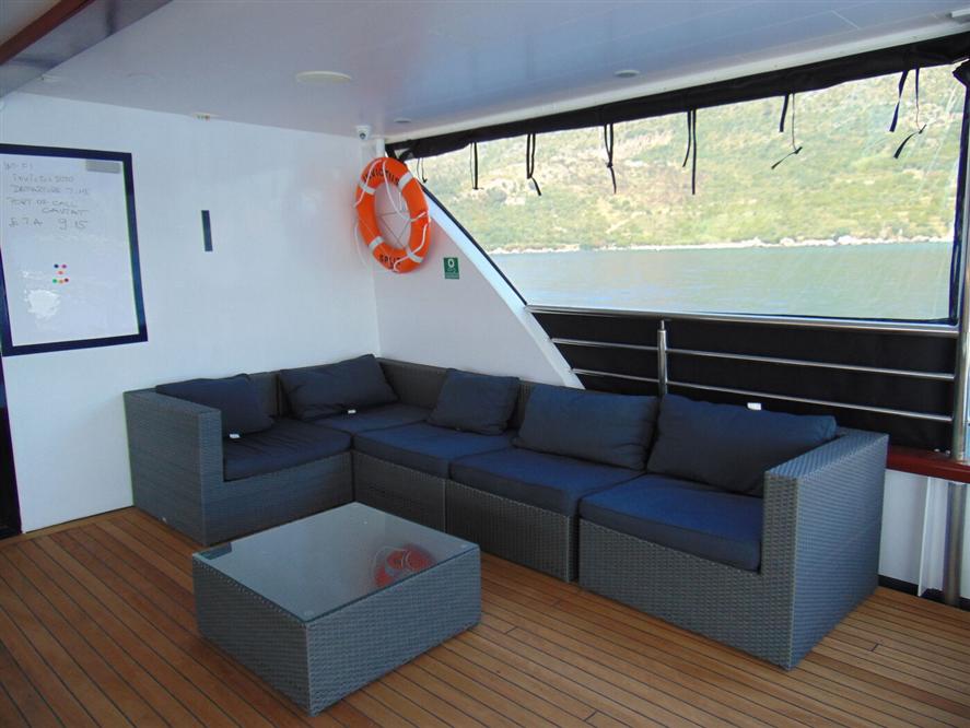 Inv-Restaurant-Lobby-14