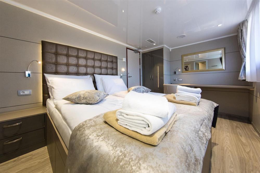 Amb-Cabin-Main-Deck-1