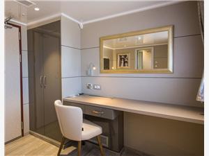 Amb-Cabin-Main-Deck-2