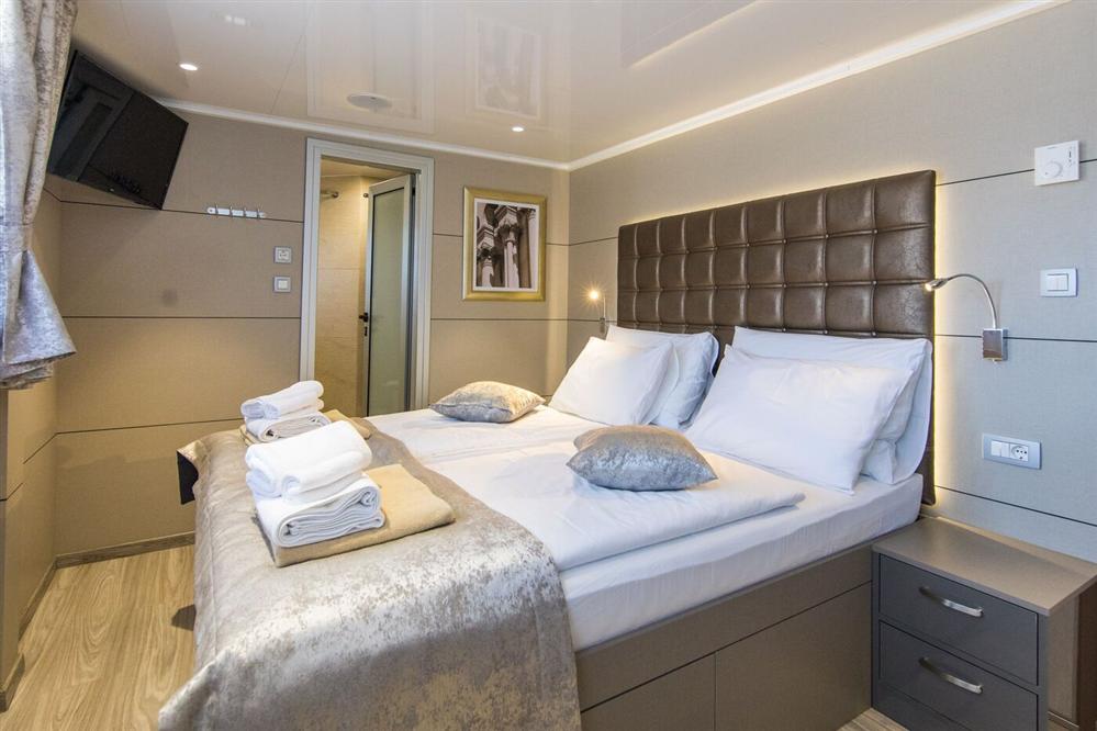 Amb-Cabin-Main-Deck-3