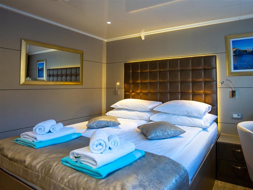 Amb-Cabin-Main-Deck-5