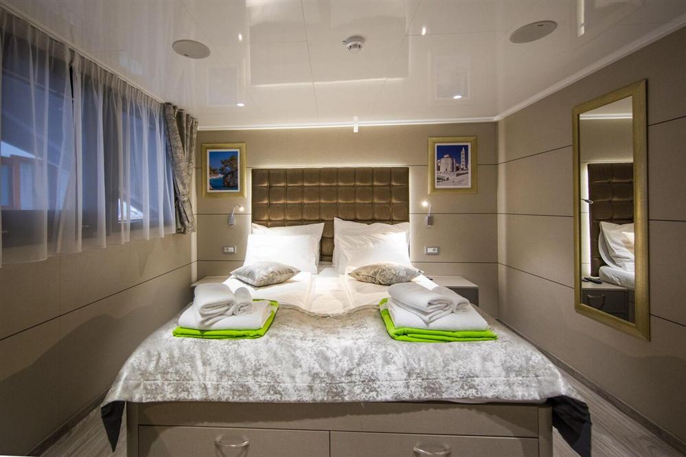 Amb-Cabin-Main-Deck-7