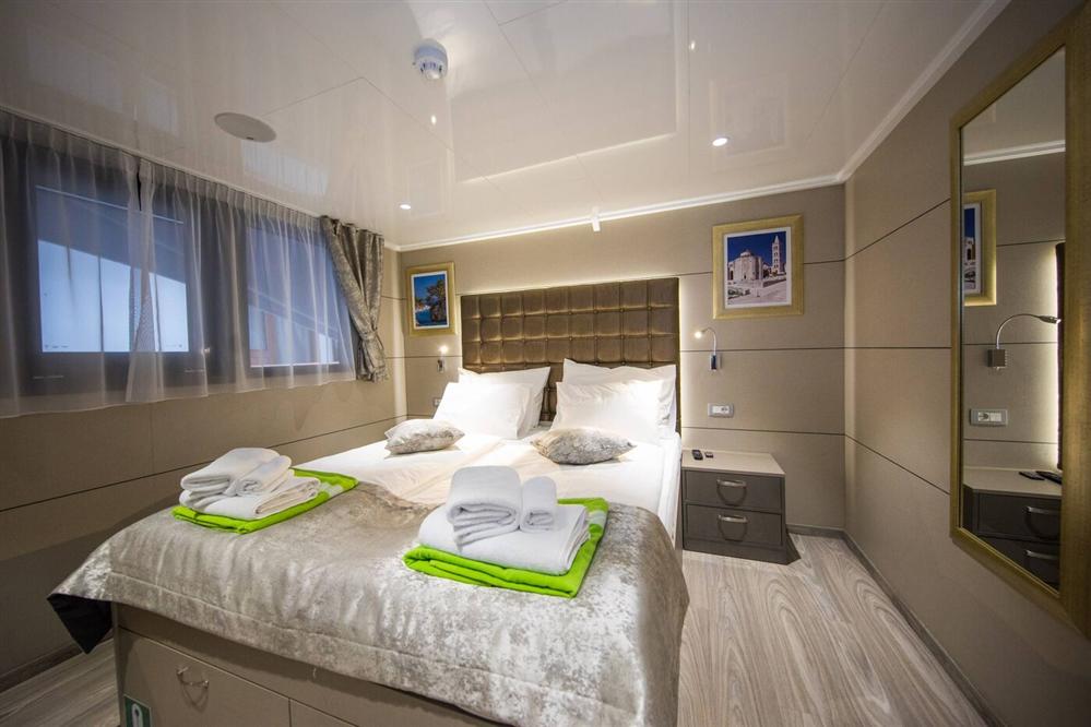 Amb-Cabin-Main-Deck-8