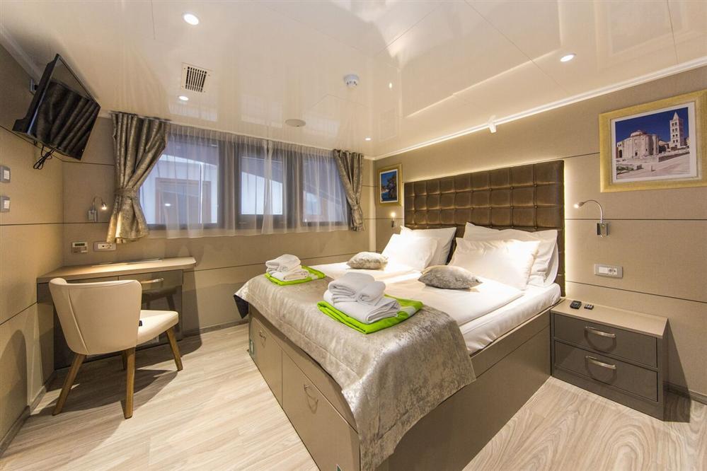 Amb-Cabin-Main-Deck-9