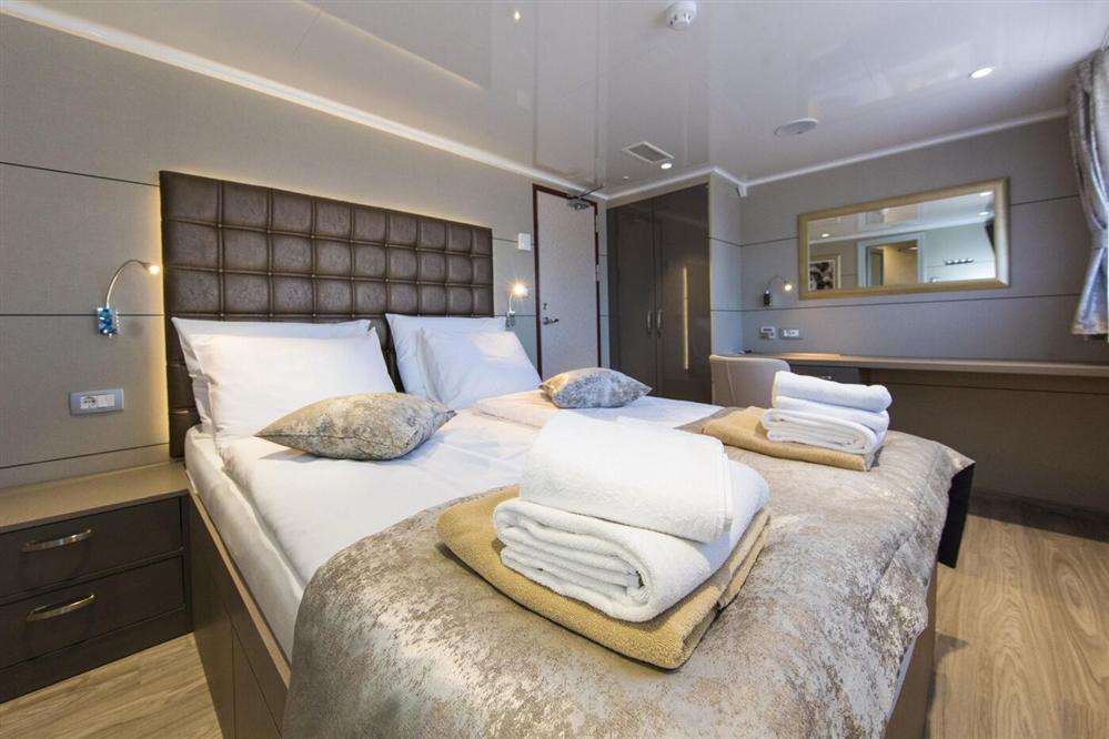 Amb-Cabin-Main-Deck-10