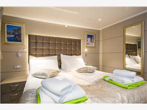 Amb-Cabin-Standard-4