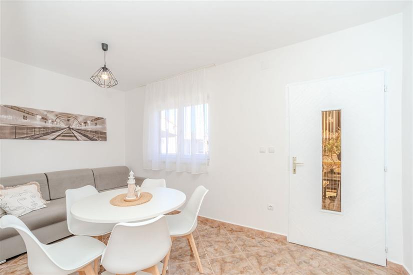 Apartment A1, for 5 persons