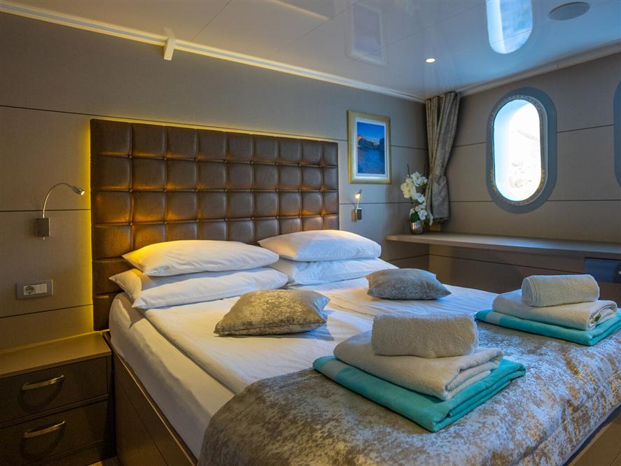 Amb-Cabin-Main-Deck-4