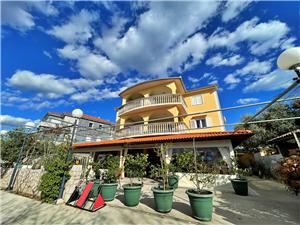 Apartments Neptun with Sea View Silo - island Krk, Size 80.00 m2, Airline distance to the sea 20 m