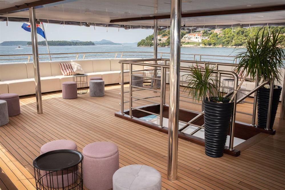 MM2-Restaurant-Lobby-7