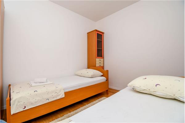 Apartment A1, for 5 persons
