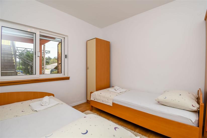Apartment A1, for 5 persons