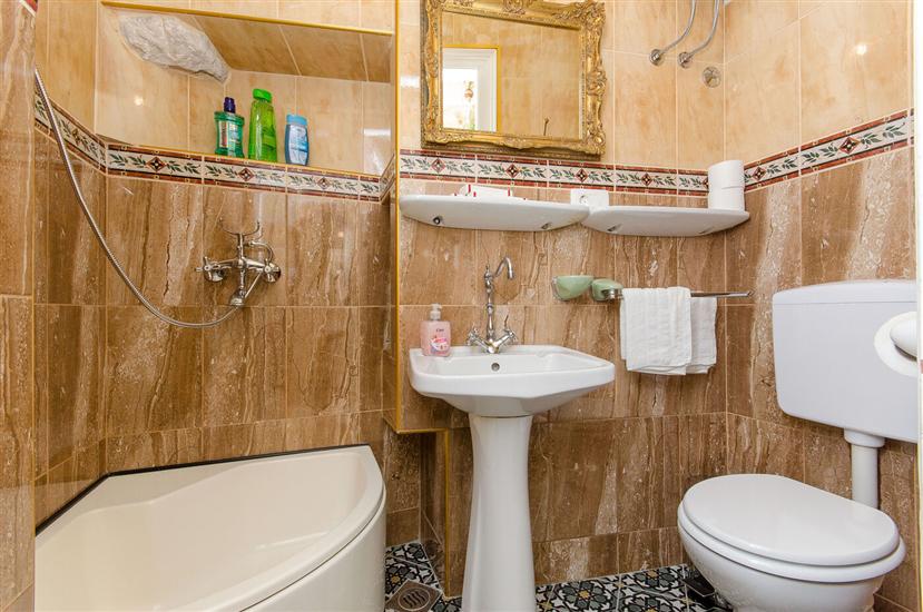 Apartment A1, for 8 persons