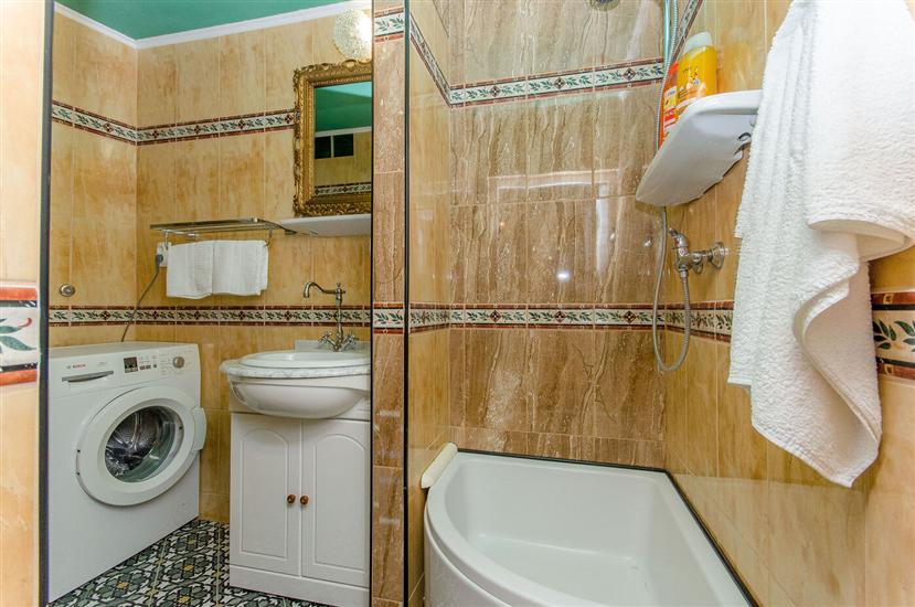 Apartment A1, for 8 persons