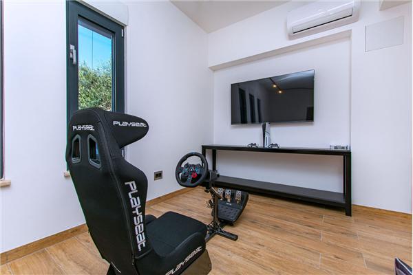 House K1, for 20 persons