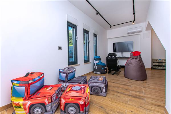 House K1, for 20 persons