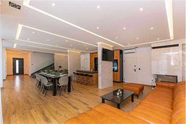 House K1, for 20 persons