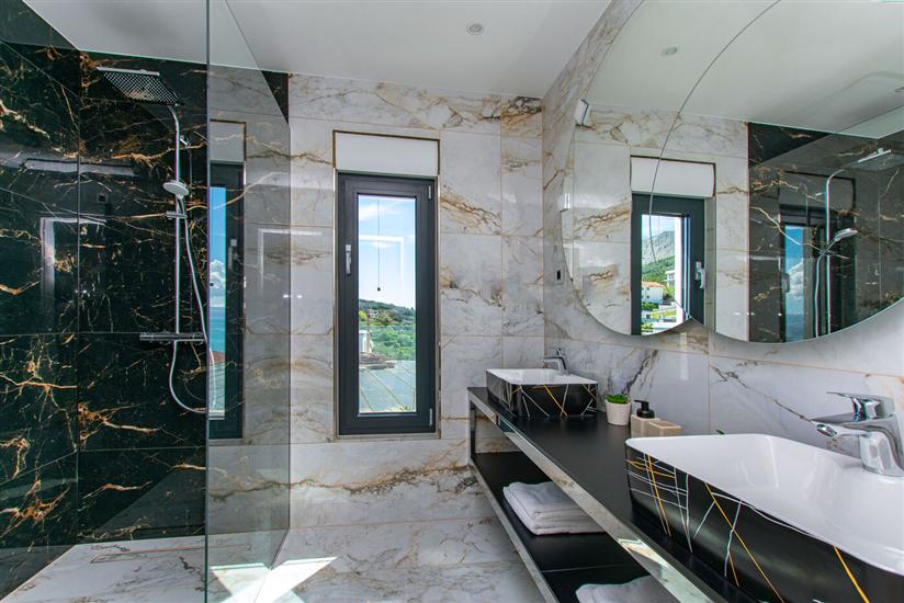 House K1, for 20 persons