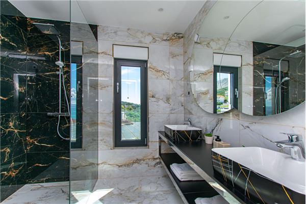 House K1, for 20 persons