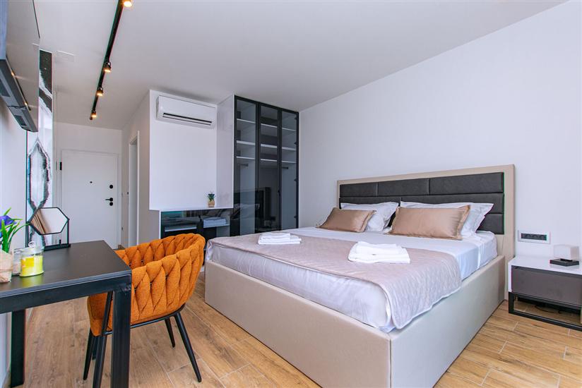 House K1, for 20 persons