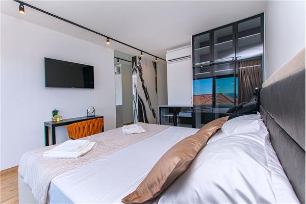 House K1, for 20 persons