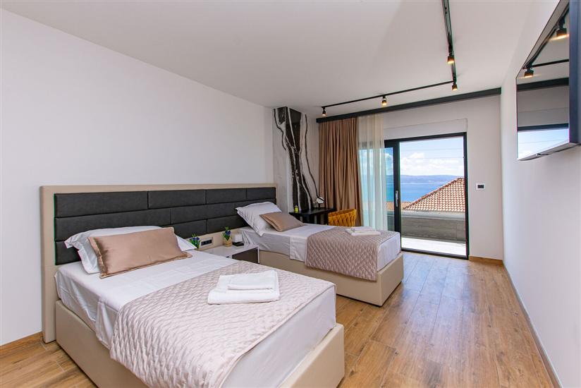 House K1, for 20 persons