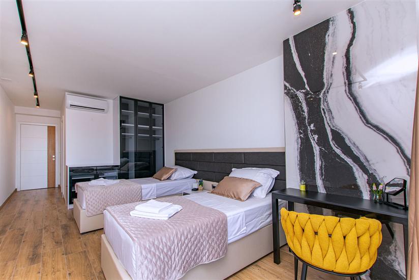 House K1, for 20 persons