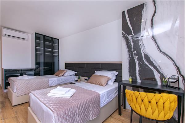 House K1, for 20 persons