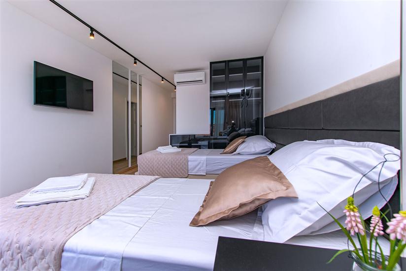 House K1, for 20 persons