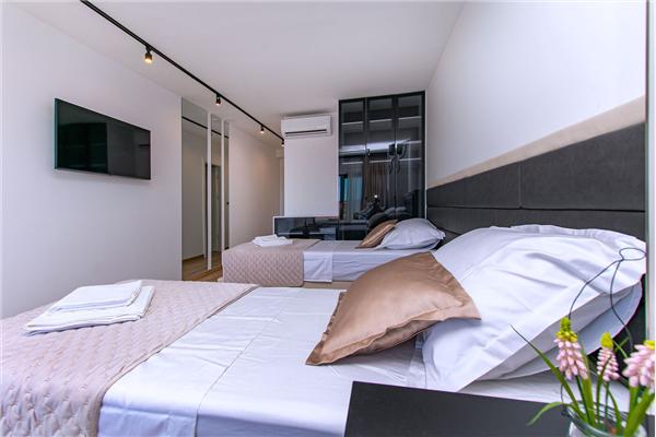 House K1, for 20 persons