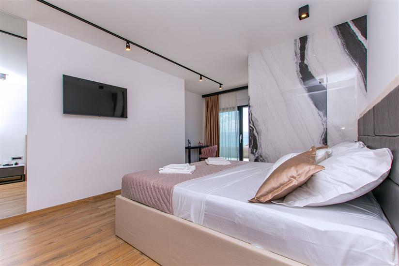 House K1, for 20 persons