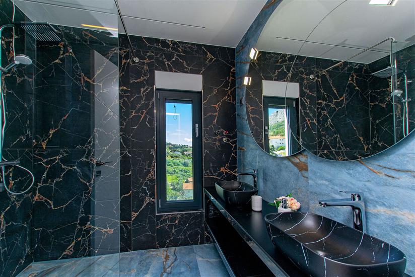 House K1, for 20 persons