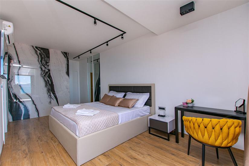 House K1, for 20 persons